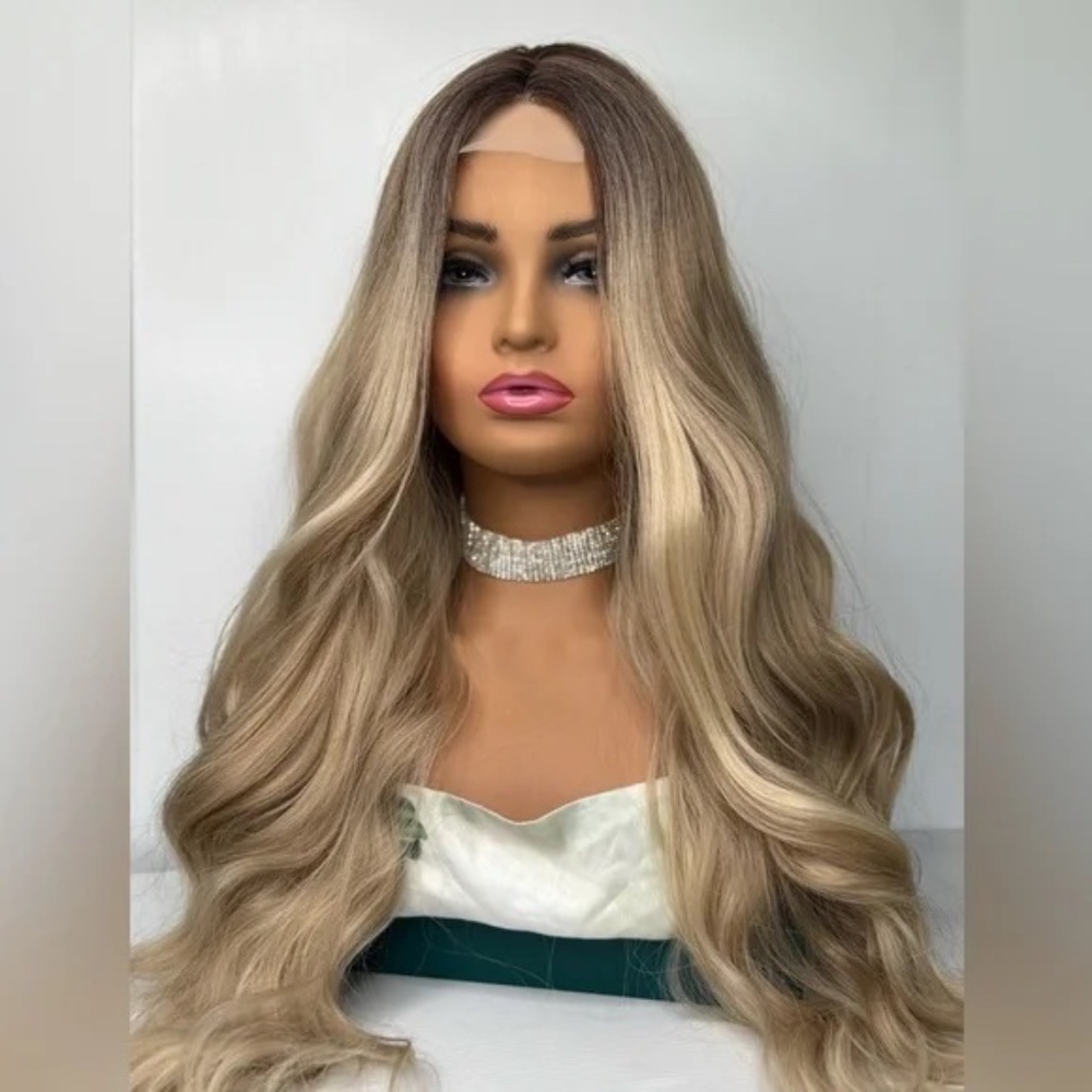 Blonde Lace Front Wig – Long Wavy Ombre Wig with Natural Hairline 28 In - Picture 3 of 10
